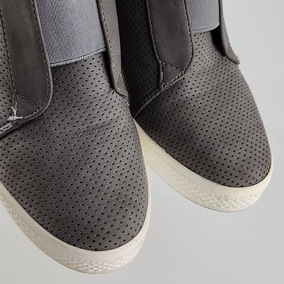 Catherine Malandrino Women’s Sabra Grey Ankle Booties Wedge Side Zipper Size 6.5 - Picture 7 of 16